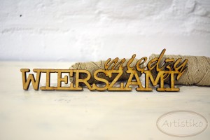 Między wierszami - napis HDF